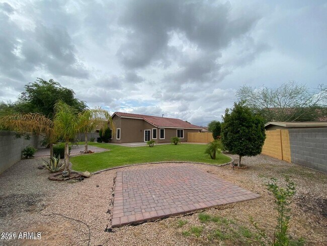 Building Photo - 1117 E Arabian Dr