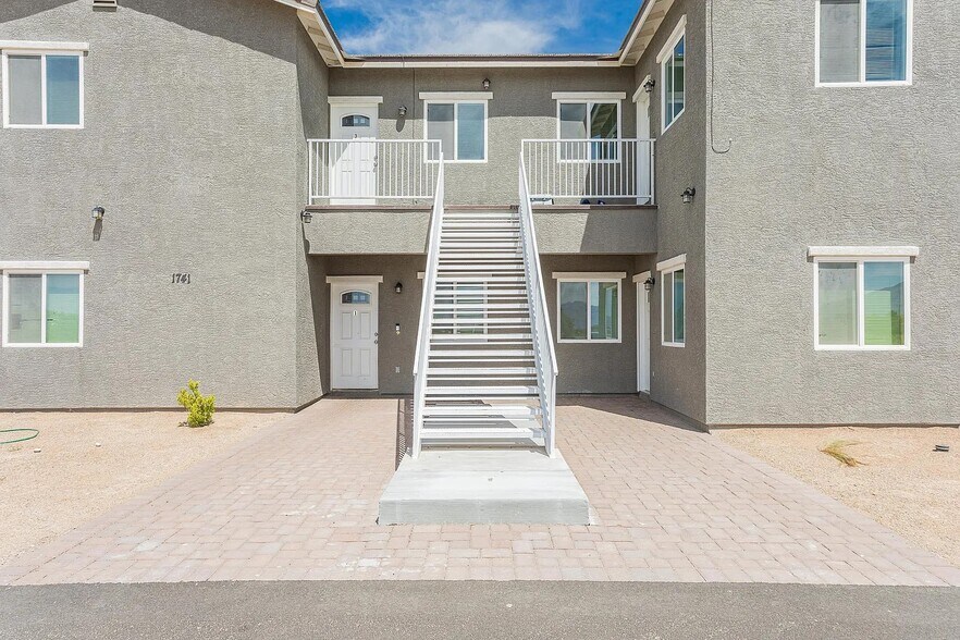 Building Photo - 1741 S Dandelion St