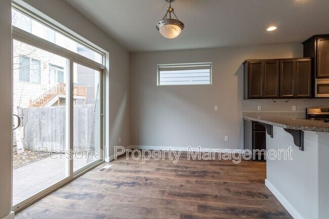 Building Photo - 5912 NE 47th St
