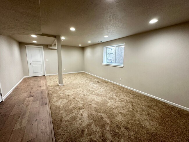 Building Photo - Cda Place Home