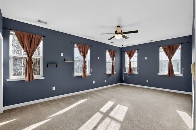 Building Photo - 47106 Green Leaf Ct