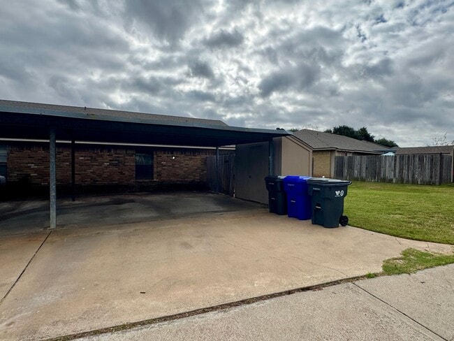 Building Photo - Duplex