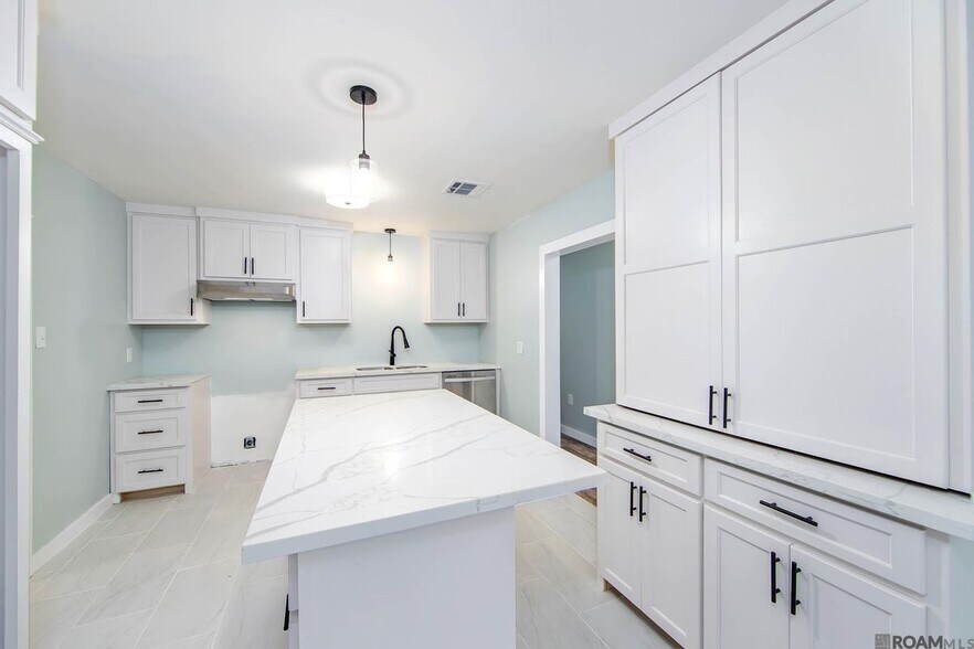 Building Photo - 10340 LA-1