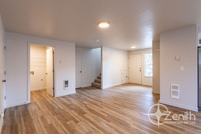 Building Photo - 1116 W 30th St