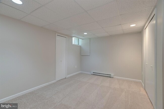 Building Photo - 2440 S Walter Reed Dr