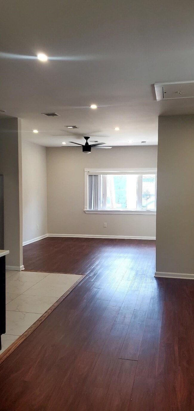 Building Photo - 2110 Summit Ave