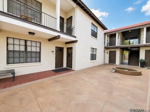 Building Photo - 2961 Greenwood Dr