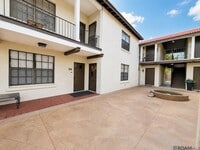 Building Photo - 2961 Greenwood Dr