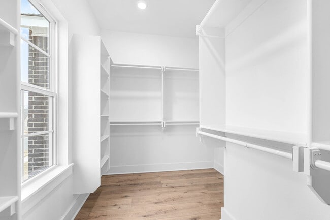 Building Photo - 6804 Fir St