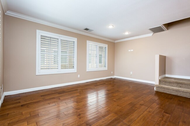 Building Photo - Townhome in Carmel Valley