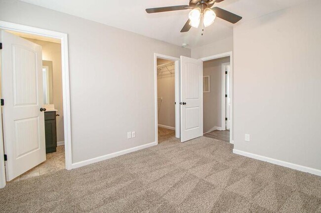 Building Photo - 1115-I2 Hillwood Dr