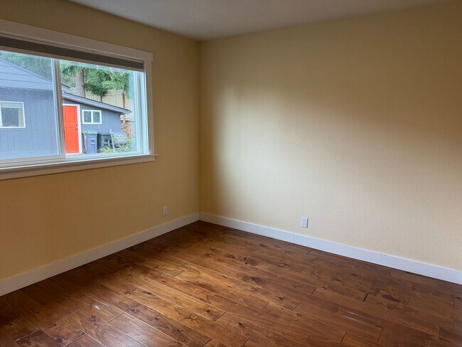 Building Photo - Rare Find with Main House and Fully Equipped ADU!