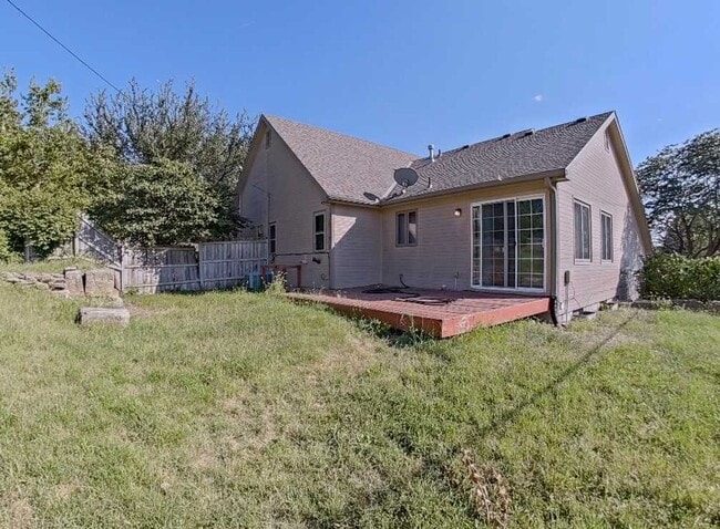 Building Photo - 3724 Everett Dr