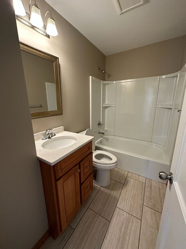 Building Photo - 1430 Staub Ct NE