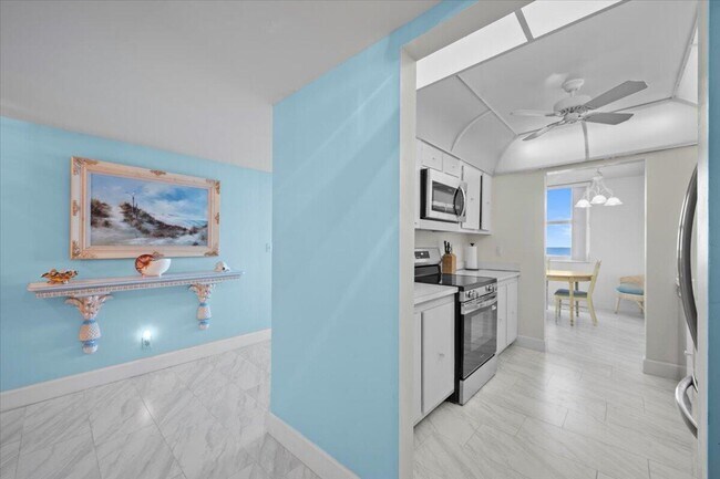 Building Photo - 5440 N Ocean Dr