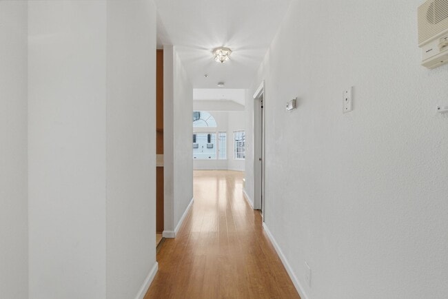 Building Photo - Top-Floor 3BR in Duplex Near BART | Vaulted Ceilings | In-Unit Laundry | Garage Parking