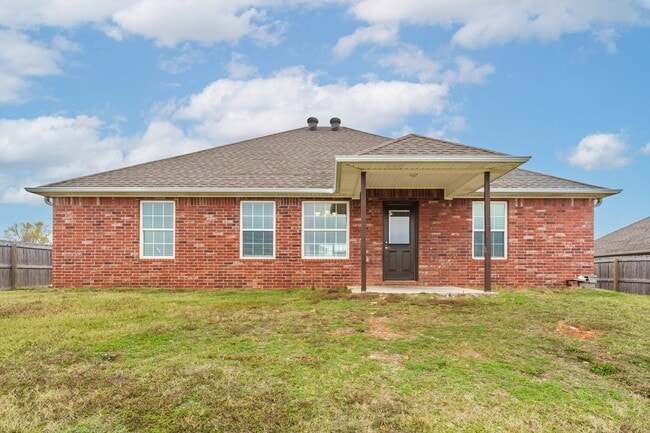 Building Photo - Newly updated home