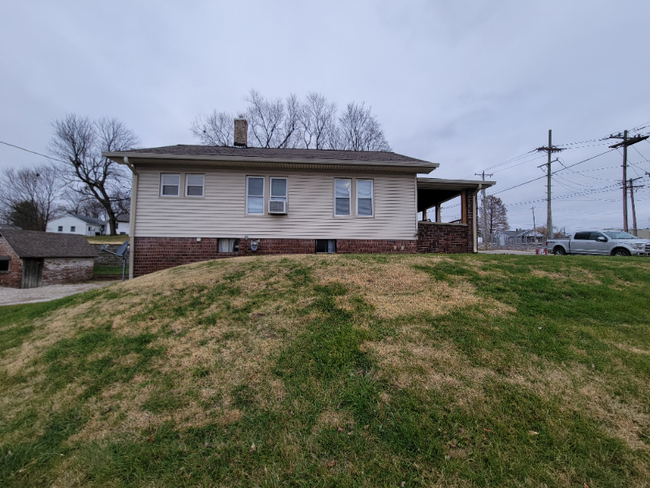 Building Photo - 530 S Seminary St