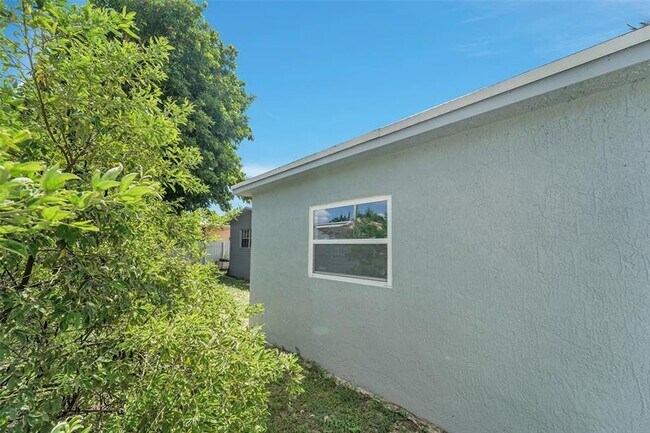Building Photo - 7251 Grandview Blvd