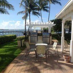 Building Photo - 1105 Lake Shore Dr