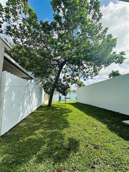 Building Photo - 7157 W 19th Ct