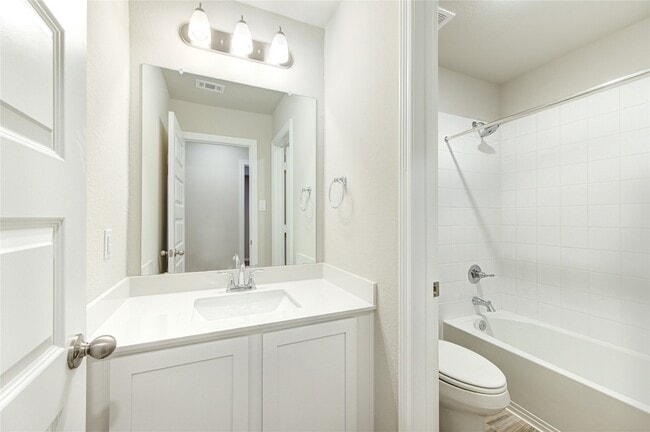 Building Photo - 812 Laguna Grn Ln