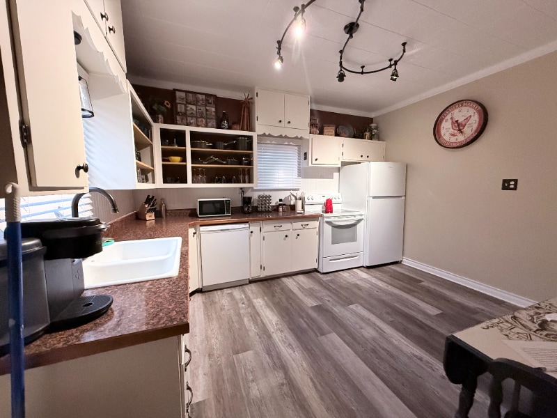 Building Photo - 105 3rd Ave W