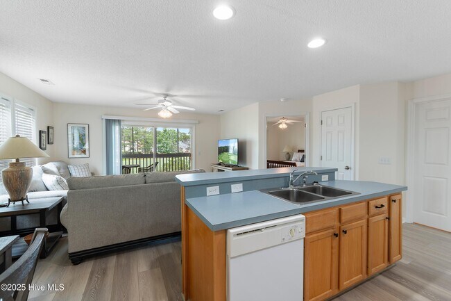 Building Photo - 3350 Club Villas Dr