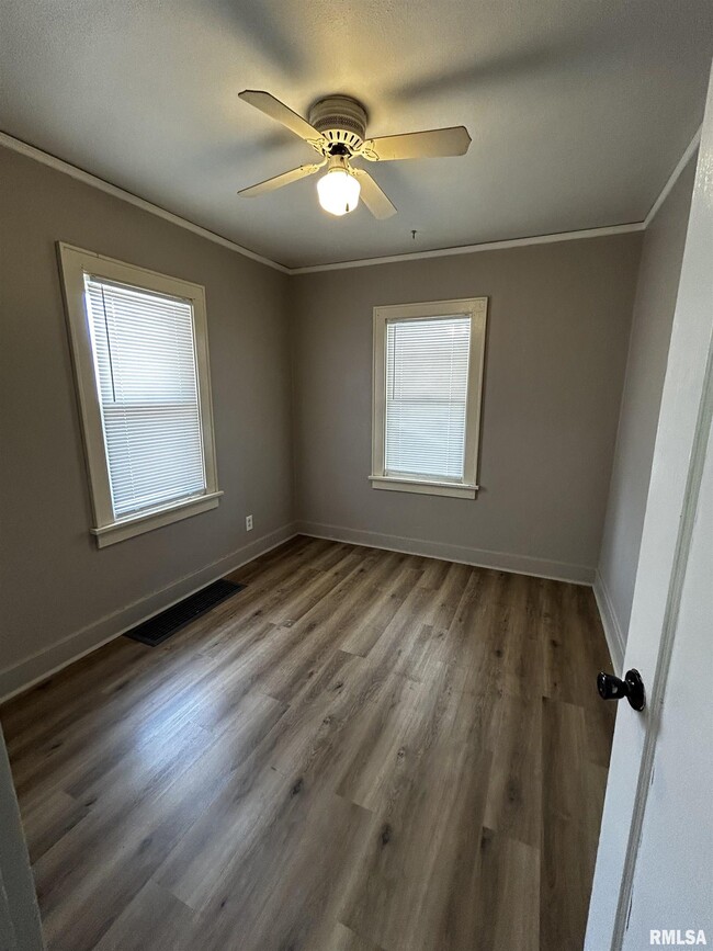 Building Photo - 607 E Forrest Hill Ave