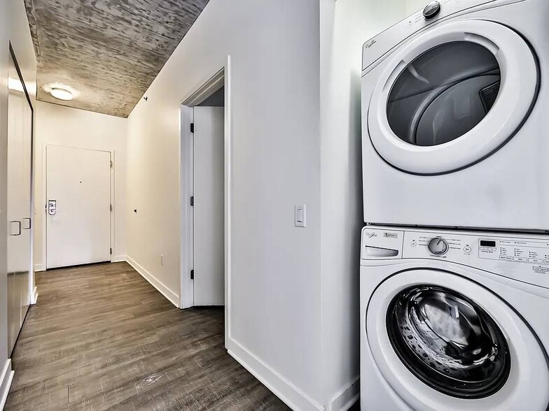 Building Photo - 475 E Ohio St