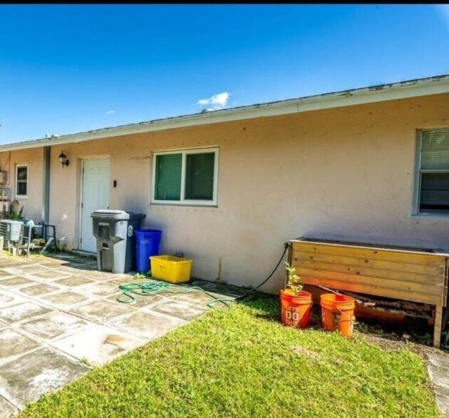 Building Photo - 3395 Helena Dr