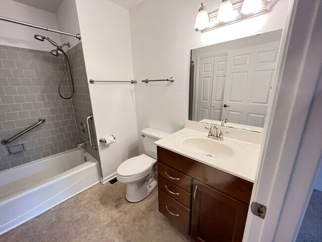 Building Photo - Branchlands Condo