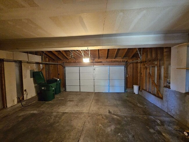 Building Photo - 180 Prairie Ridge Rd