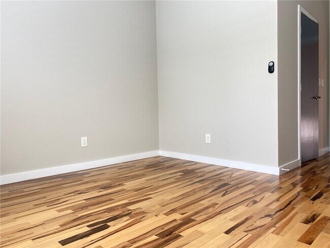 Building Photo - 1566 New St NE