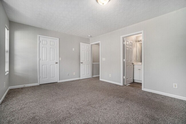 Building Photo - Beautifully Updated Decatur Townhome with ...