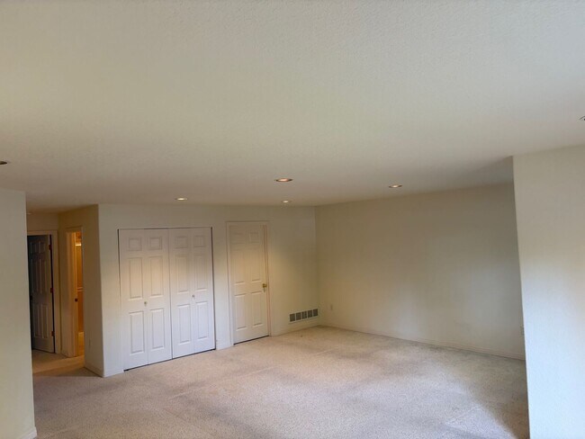 Building Photo - Spacious and Open 3BD/2BA House In Longmont!
