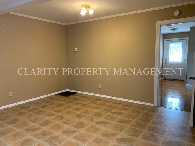 Building Photo - Three bedroom home downtown Cleveland!