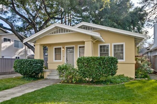 Primary Photo - 2 Bed, 2 Bath Craftsman Style Home by Down...