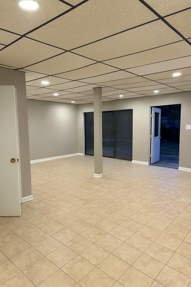 Building Photo - Spacious 3 Bed, 2 Bath Home in Arden With Large Finished Basement - Available Now!