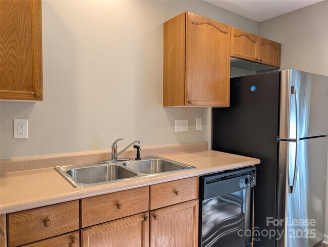 Building Photo - 2251 Cigar Ct