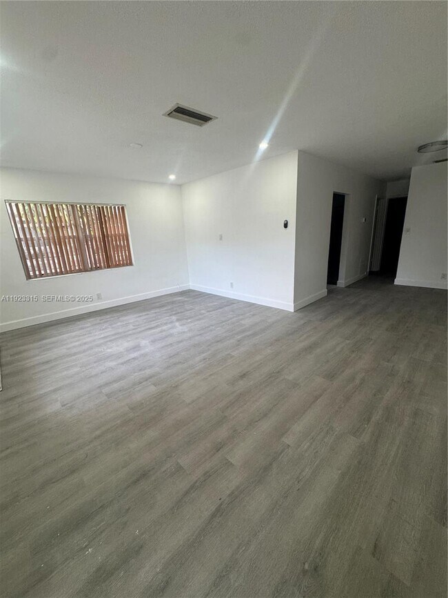 Building Photo - 1633 NW 8th Ave