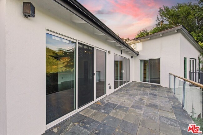 Building Photo - 3476 Troy Dr