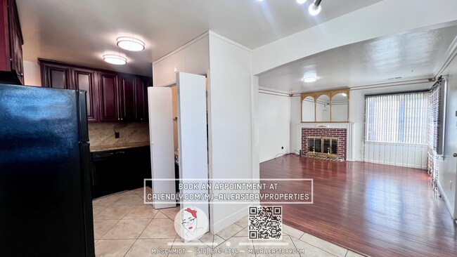 Building Photo - Beautiful 3 bedroom home with large backyard and garage