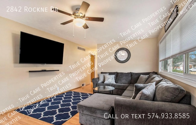 Building Photo - 2842 Rockne Dr