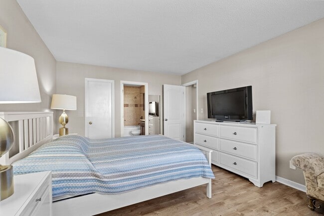 Building Photo - 505 Plantation Dr