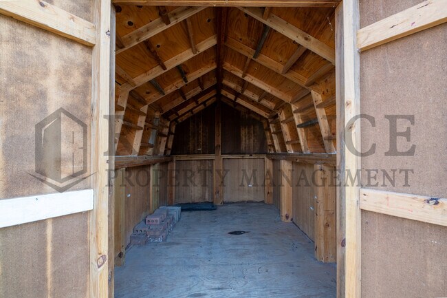 Building Photo - 1720 S Windsor Rd