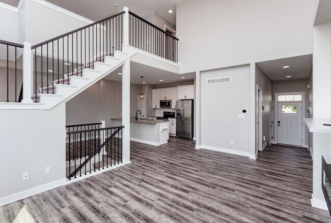 Building Photo - HUGE TOWNHOME!! 2 Bedroom, 3.5 Bathroom Townhome in Grimes!