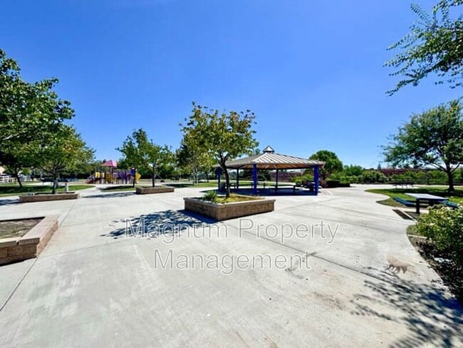 Building Photo - 40372 Calle Real