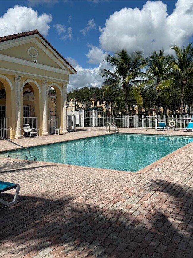 Building Photo - 15030 SW 9th Terrace