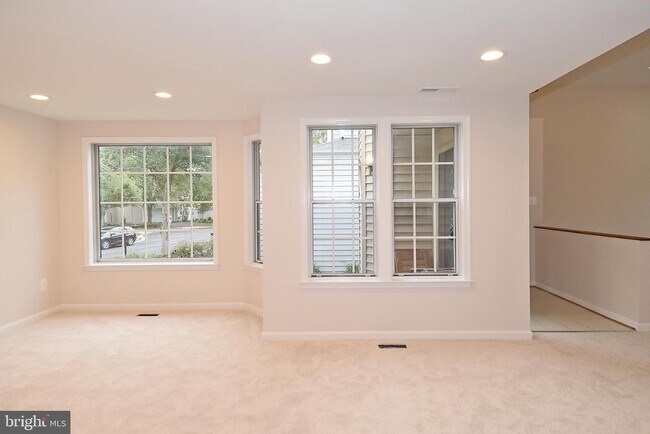 Building Photo - 6008 Good Lion Ct